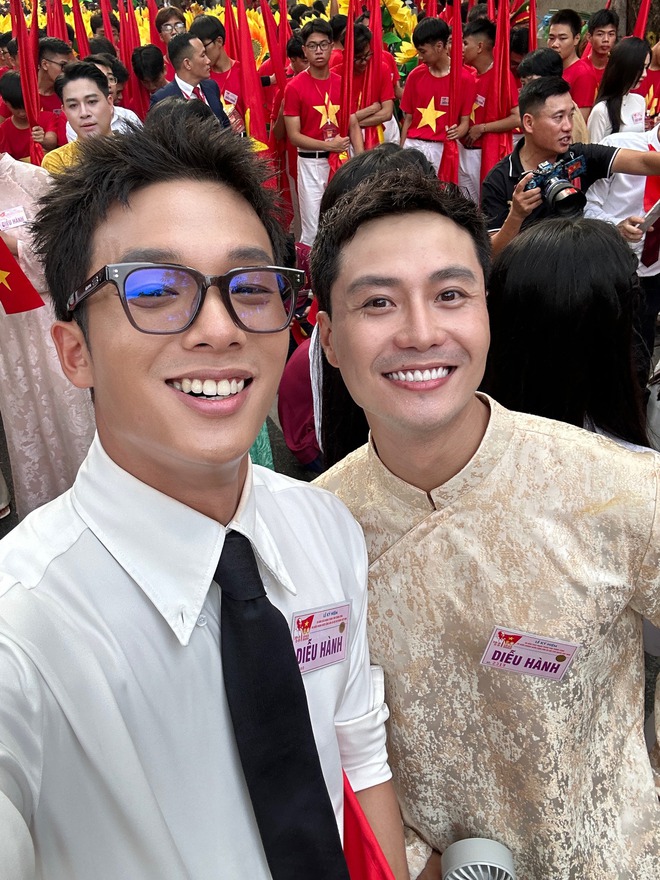 Nam thần thế hệ mới khiến HIEUTHUHAI và loạt mỹ nam không thể toả sáng- Ảnh 8. Nam thần thế hệ mới khiến HIEUTHUHAI và loạt mỹ nam không thể toả sáng- Ảnh 8.