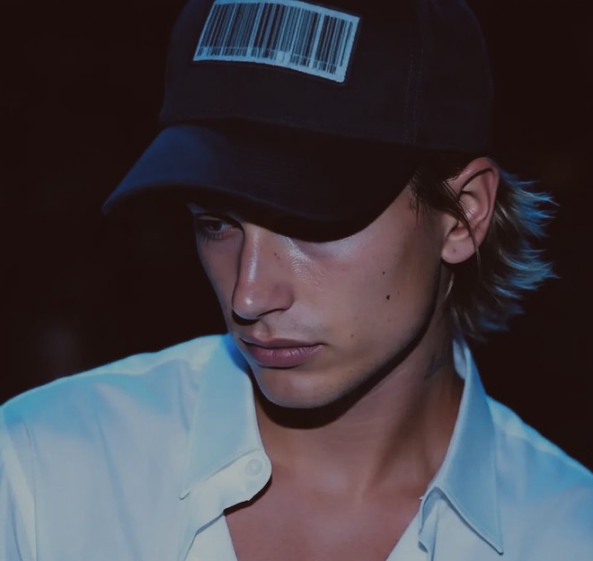 Mọi thứ hoá điên khi Hailey Bieber "chuyển giới"- Ảnh 2.