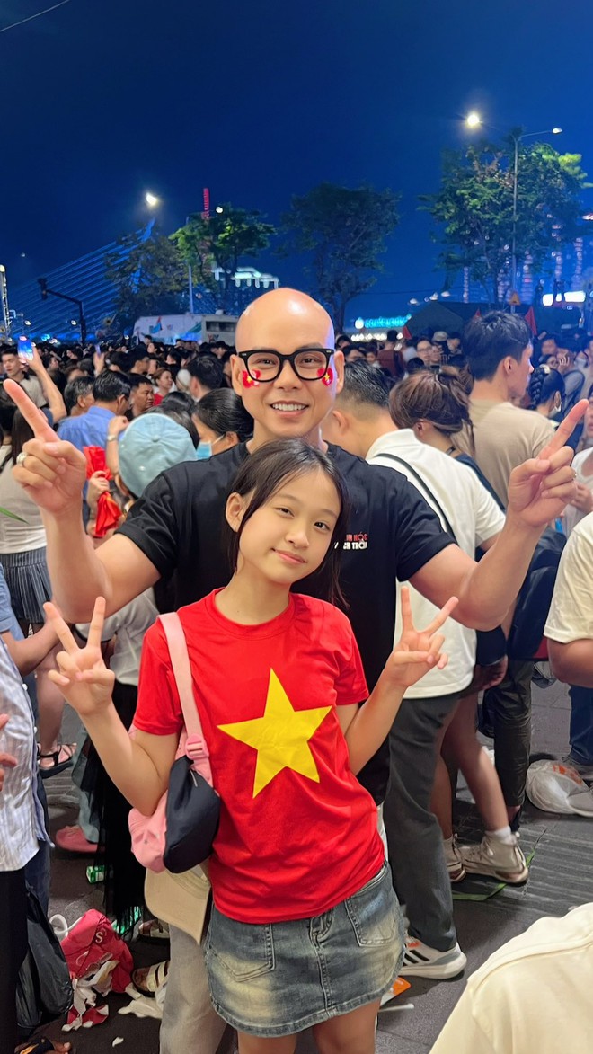 Con gái Phan Đinh Tùng: Mới 12 tuổi đã giành giải Nhất cuộc thi vẽ, tác phẩm được trưng bày tại bảo tàng danh giá nhất hành tinh- Ảnh 15. Con gái Phan Đinh Tùng: Mới 12 tuổi đã giành giải Nhất cuộc thi vẽ, tác phẩm được trưng bày tại bảo tàng danh giá nhất hành tinh- Ảnh 15.