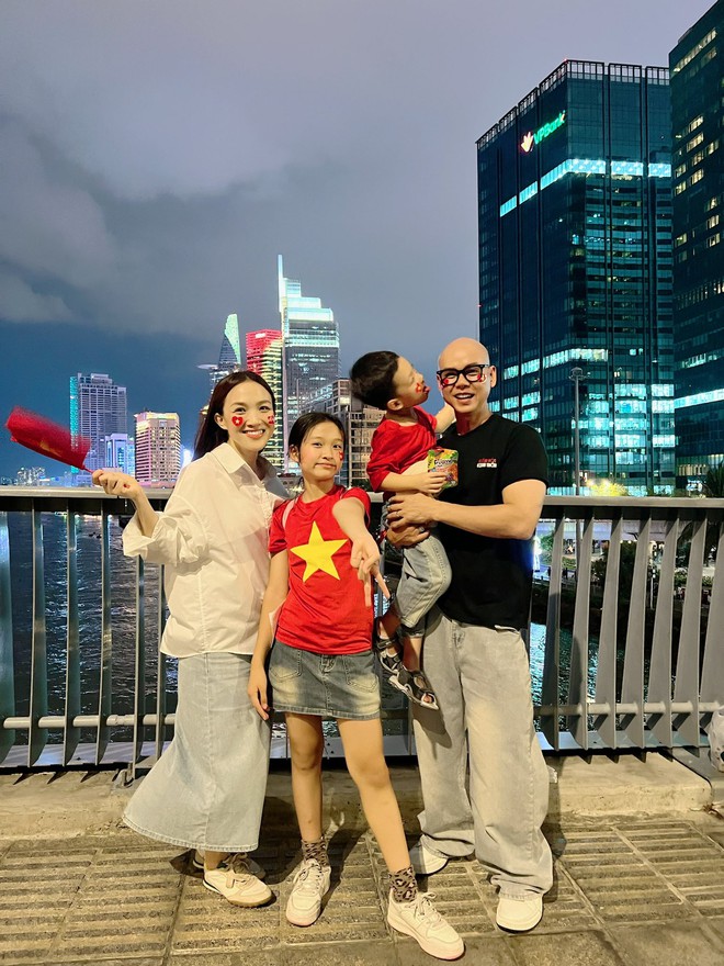 Con gái Phan Đinh Tùng: Mới 12 tuổi đã giành giải Nhất cuộc thi vẽ, tác phẩm được trưng bày tại bảo tàng danh giá nhất hành tinh- Ảnh 16. Con gái Phan Đinh Tùng: Mới 12 tuổi đã giành giải Nhất cuộc thi vẽ, tác phẩm được trưng bày tại bảo tàng danh giá nhất hành tinh- Ảnh 16.