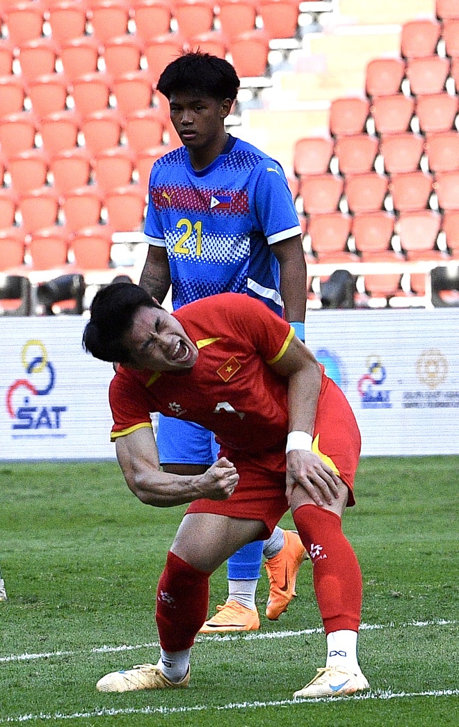 Hot boy U22 Việt Nam 3 lần giành Cầu thủ xuất sắc nhất trận, "out trình" ở SEA Games 33, HLV Kim Sang-sik khuyên xuất ngoại- Ảnh 6. Hot boy U22 Việt Nam 3 lần giành Cầu thủ xuất sắc nhất trận, "out trình" ở SEA Games 33, HLV Kim Sang-sik khuyên xuất ngoại- Ảnh 6.