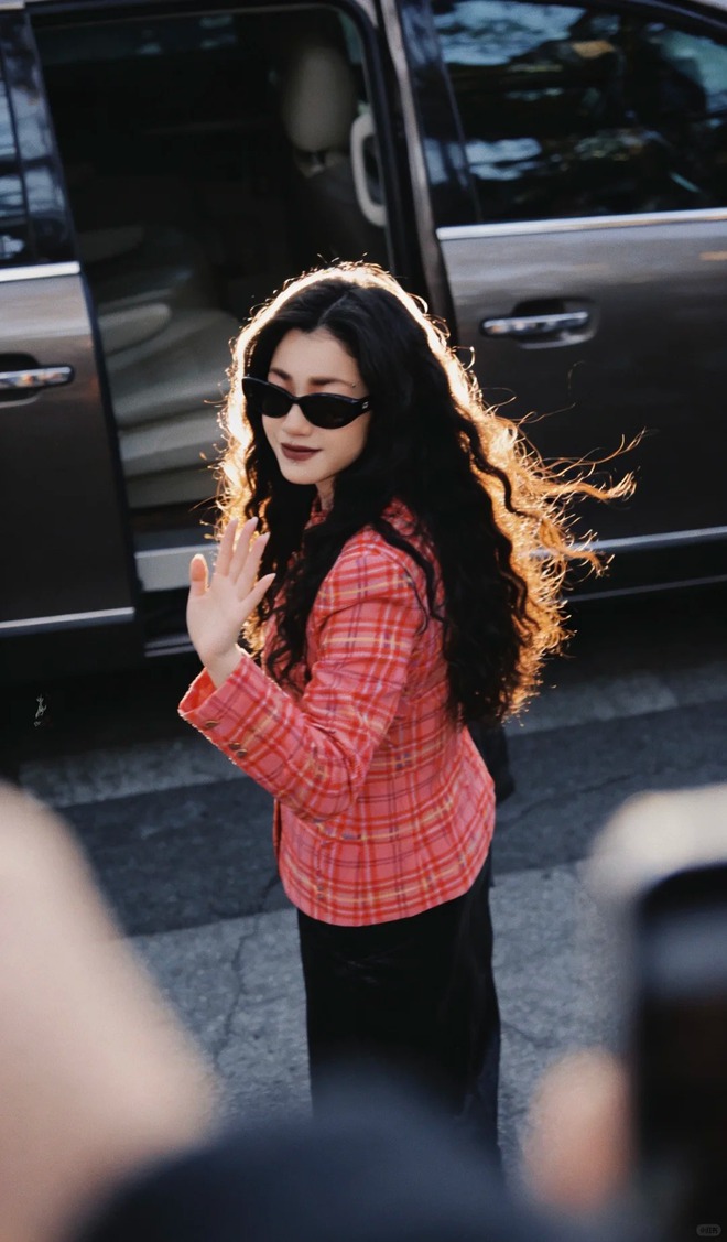 Trạm tỷ ở Trung Quốc đã "chảnh" đến mức độ này: Phí chụp 19 triệu/ tiếng, ưu tiên nhận khách đẹp- Ảnh 2. Trạm tỷ ở Trung Quốc đã "chảnh" đến mức độ này: Phí chụp 19 triệu/ tiếng, ưu tiên nhận khách đẹp- Ảnh 2.