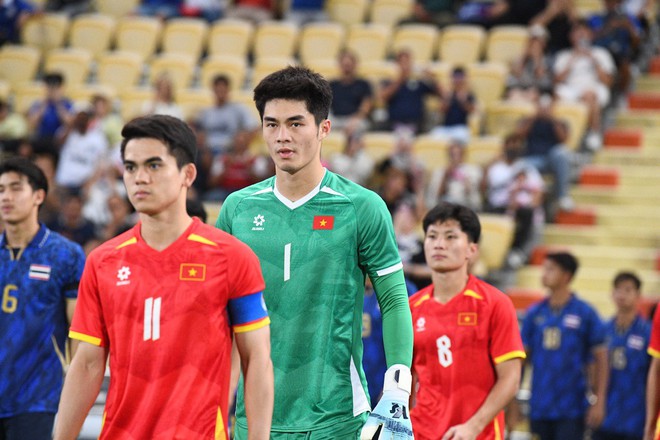 Chân dung thủ môn Việt cao 1m91 trong trận gặp Thái Lan- Ảnh 1. Chân dung thủ môn Việt cao 1m91 trong trận gặp Thái Lan- Ảnh 1.