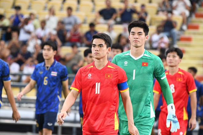 Chân dung thủ môn Việt cao 1m91 trong trận gặp Thái Lan- Ảnh 2. Chân dung thủ môn Việt cao 1m91 trong trận gặp Thái Lan- Ảnh 2.