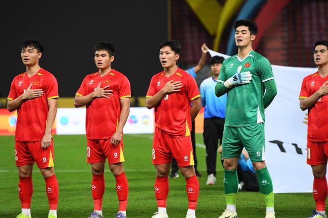 Chân dung thủ môn Việt cao 1m91 trong trận gặp Thái Lan- Ảnh 3. Chân dung thủ môn Việt cao 1m91 trong trận gặp Thái Lan- Ảnh 3.