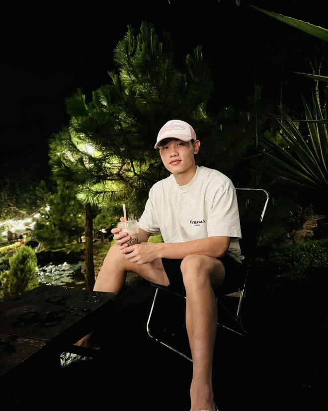 Đội h&igrave;nh U22 Việt Nam "xả vai" cầu thủ: N&oacute;i l&agrave; diễn vi&ecirc;n hay người mẫu chắc cũng tin!- Ảnh 6.