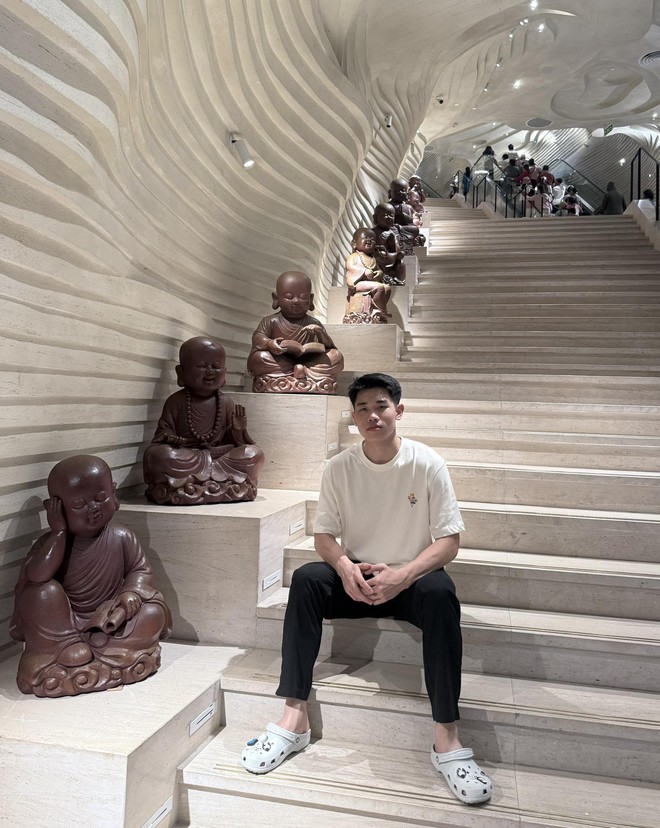 Đội h&igrave;nh U22 Việt Nam "xả vai" cầu thủ: N&oacute;i l&agrave; diễn vi&ecirc;n hay người mẫu chắc cũng tin!- Ảnh 8.