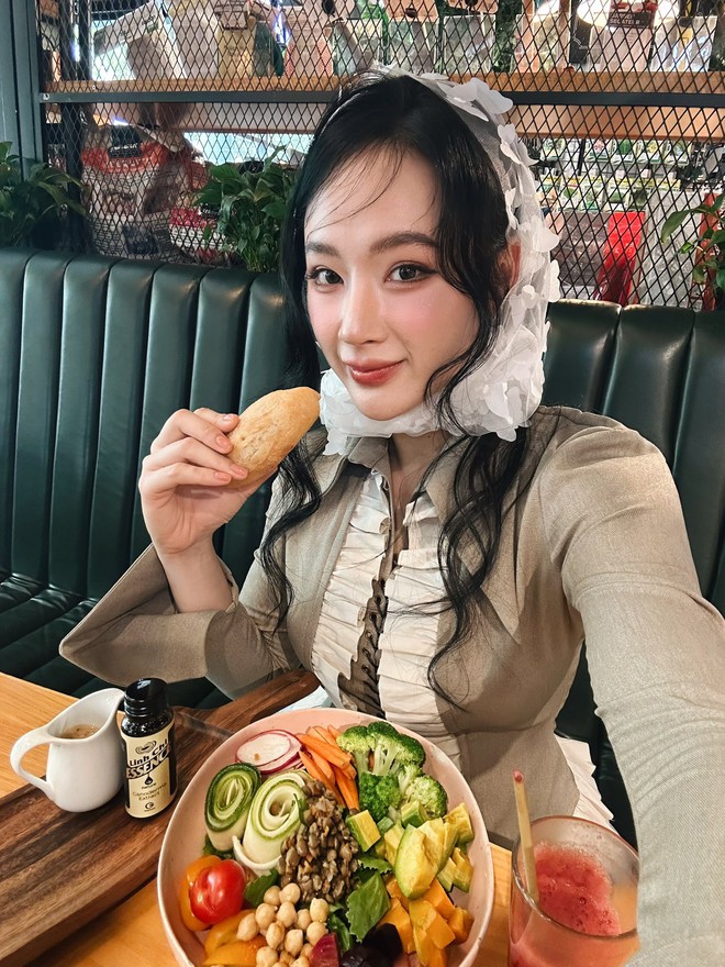 Năm 2025: Hành trình phá sạch tính nữ của Angela Phương Trinh- Ảnh 18. Năm 2025: Hành trình phá sạch tính nữ của Angela Phương Trinh- Ảnh 18.