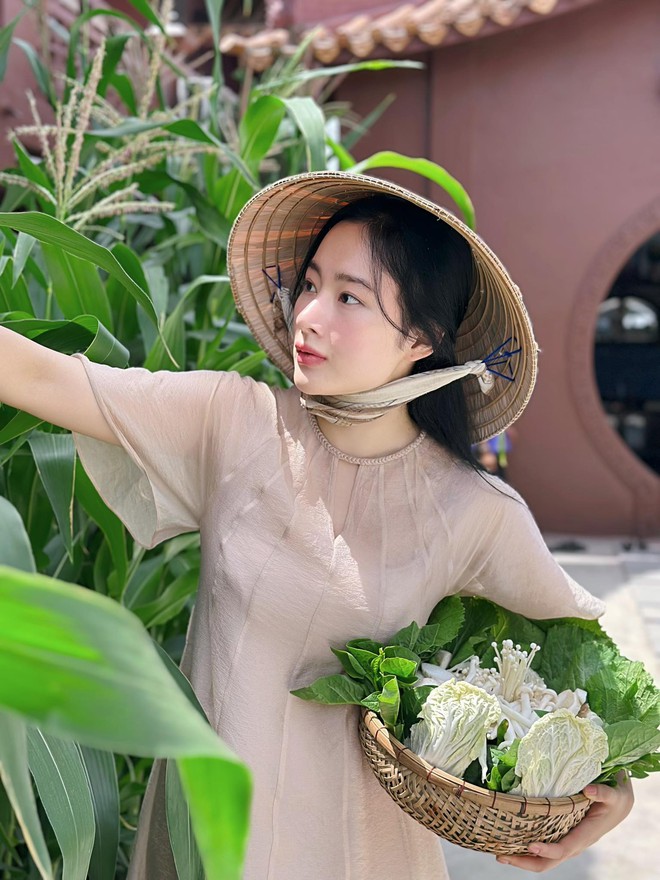 Năm 2025: Hành trình phá sạch tính nữ của Angela Phương Trinh- Ảnh 17. Năm 2025: Hành trình phá sạch tính nữ của Angela Phương Trinh- Ảnh 17.