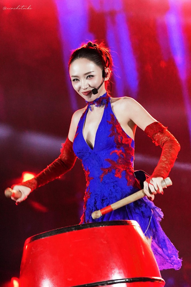 T&oacute;c Ti&ecirc;n chơi Gi&aacute;ng Sinh đỉnh nhất Vbiz, xứng danh nữ ho&agrave;ng gợi cảm!- Ảnh 14.