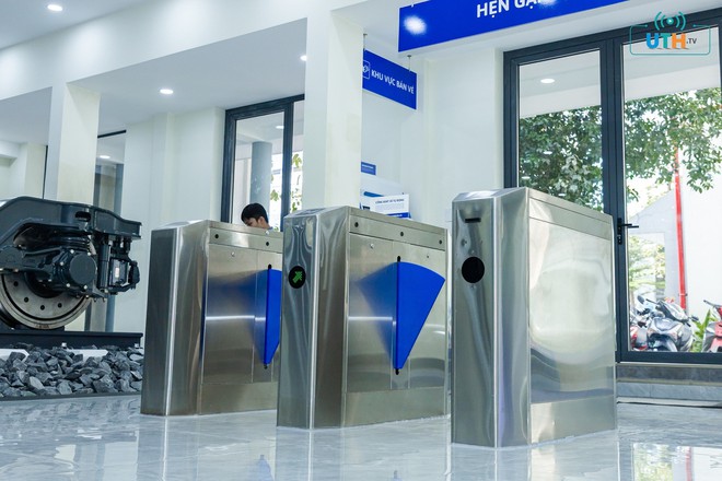 Trường ĐH đầu ti&ecirc;n đưa ph&ograve;ng m&ocirc; phỏng đường sắt tốc độ cao v&agrave;o đ&agrave;o tạo- Ảnh 10.