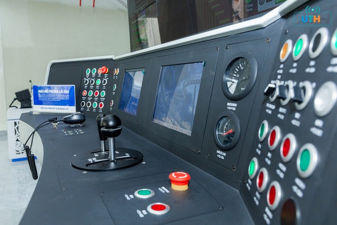 Trường ĐH đầu ti&ecirc;n đưa ph&ograve;ng m&ocirc; phỏng đường sắt tốc độ cao v&agrave;o đ&agrave;o tạo- Ảnh 5.