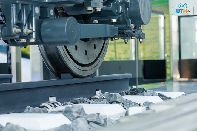 Trường ĐH đầu ti&ecirc;n đưa ph&ograve;ng m&ocirc; phỏng đường sắt tốc độ cao v&agrave;o đ&agrave;o tạo- Ảnh 12.