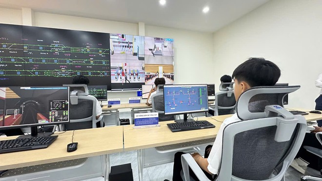 Trường ĐH đầu ti&ecirc;n đưa ph&ograve;ng m&ocirc; phỏng đường sắt tốc độ cao v&agrave;o đ&agrave;o tạo- Ảnh 2.