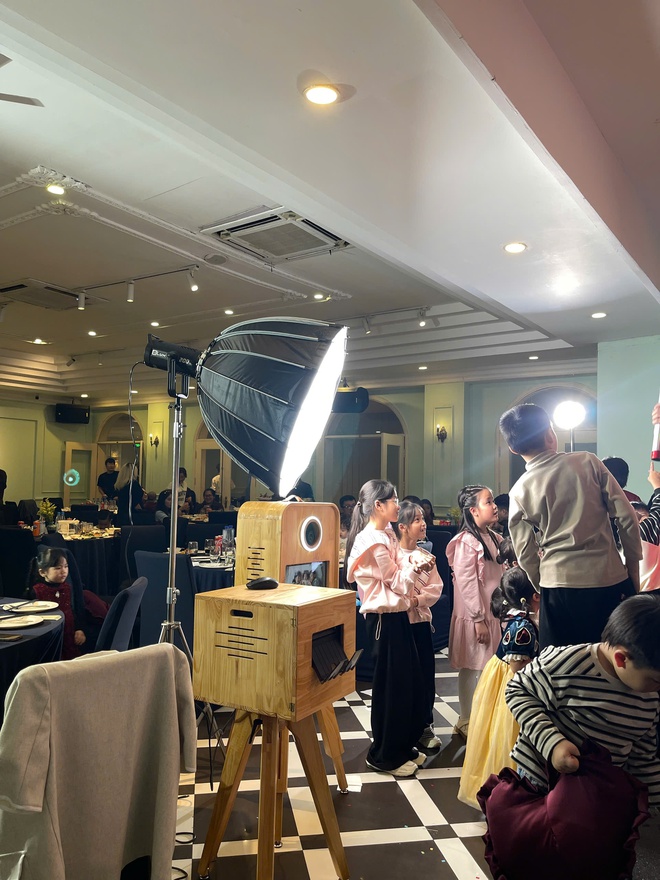 Kiếm 5 -7 triệu mỗi đêm nhờ cho thuê máy photobooth lưu động trong đám cưới, tiệc cuối năm- Ảnh 9. Kiếm 5 -7 triệu mỗi đêm nhờ cho thuê máy photobooth lưu động trong đám cưới, tiệc cuối năm- Ảnh 9.