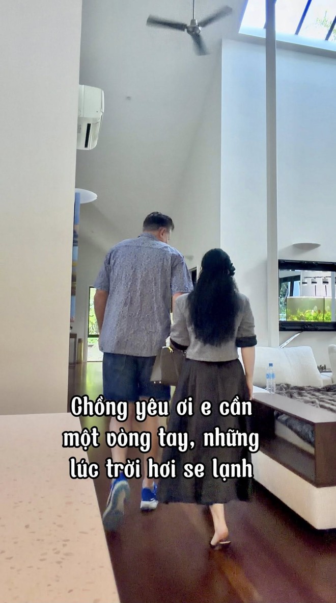 T&aacute;i h&ocirc;n với chồng T&acirc;y cao gần 2m, ph&uacute; b&agrave; 1 bước "l&ecirc;n m&acirc;y", thể hiện EQ cao xuất sắc khi bị n&oacute;i l&agrave; "kẻ đ&agrave;o mỏ"- Ảnh 3.