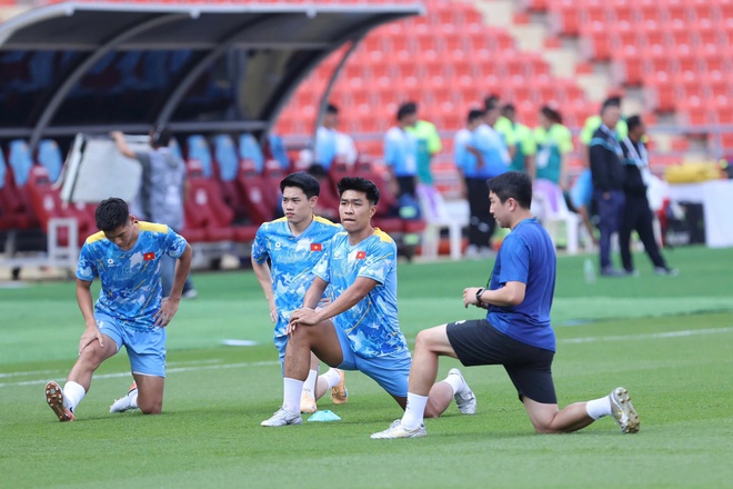 Đình Bắc lập cú đúp, U22 Việt Nam chật vật thắng Lào 2-1: Đường đến HCV SEA Games 33 đầy gian nan- Ảnh 9. Đình Bắc lập cú đúp, U22 Việt Nam chật vật thắng Lào 2-1: Đường đến HCV SEA Games 33 đầy gian nan- Ảnh 9.