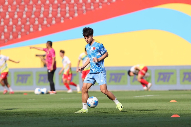 Đình Bắc lập cú đúp, U22 Việt Nam chật vật thắng Lào 2-1: Đường đến HCV SEA Games 33 đầy gian nan- Ảnh 11. Đình Bắc lập cú đúp, U22 Việt Nam chật vật thắng Lào 2-1: Đường đến HCV SEA Games 33 đầy gian nan- Ảnh 11.