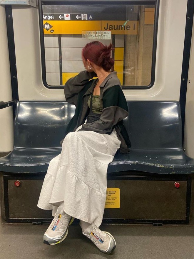 Từ xưởng kim loại đến đế chế sneaker tỷ USD: Điều g&igrave; đ&atilde; biến Salomon th&agrave;nh hiện tượng văn h&oacute;a của năm 2025?- Ảnh 6.