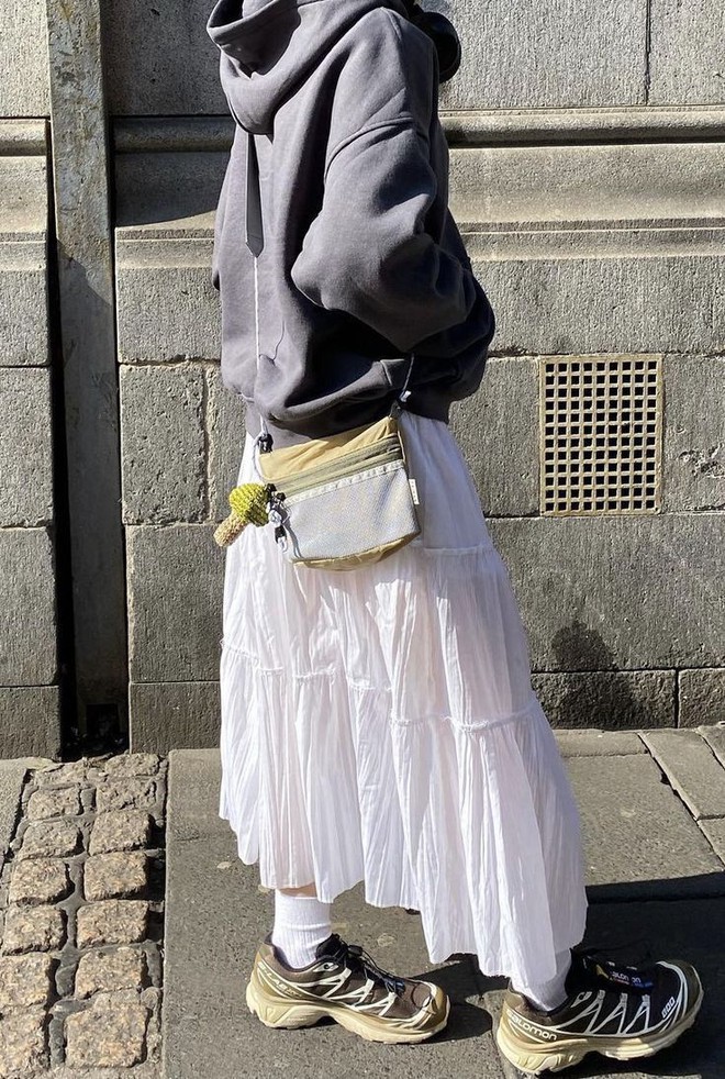 Từ xưởng kim loại đến đế chế sneaker tỷ USD: Điều g&igrave; đ&atilde; biến Salomon th&agrave;nh hiện tượng văn h&oacute;a của năm 2025?- Ảnh 4.