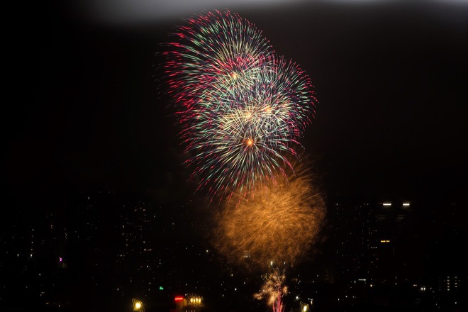 Ph&aacute;o hoa rực s&aacute;ng bầu trời, ch&agrave;o 2026!- Ảnh 7.