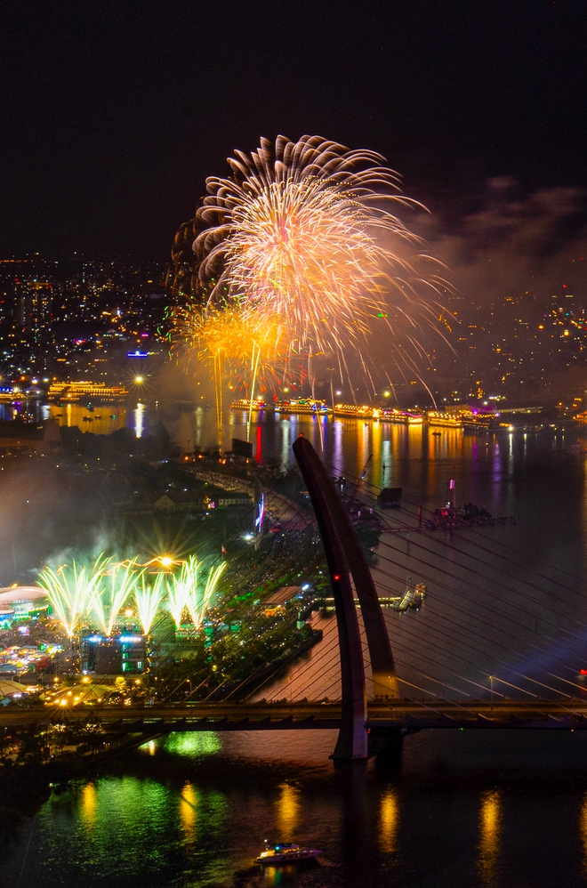 Pháo hoa rực sáng bầu trời, chào 2026!- Ảnh 17.