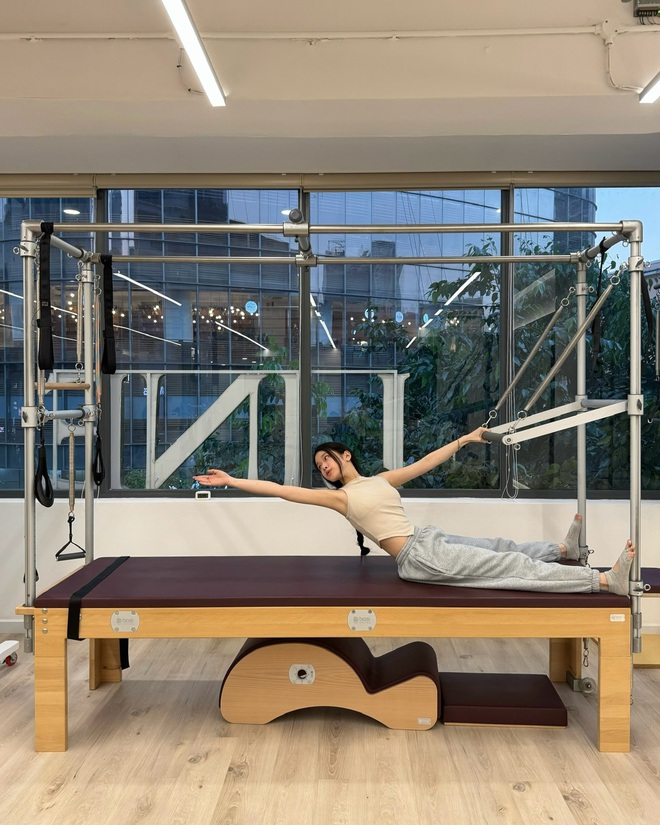 Đôi chân vô lý của Linh Ka- Ảnh 6. Đôi chân vô lý của Linh Ka- Ảnh 6.