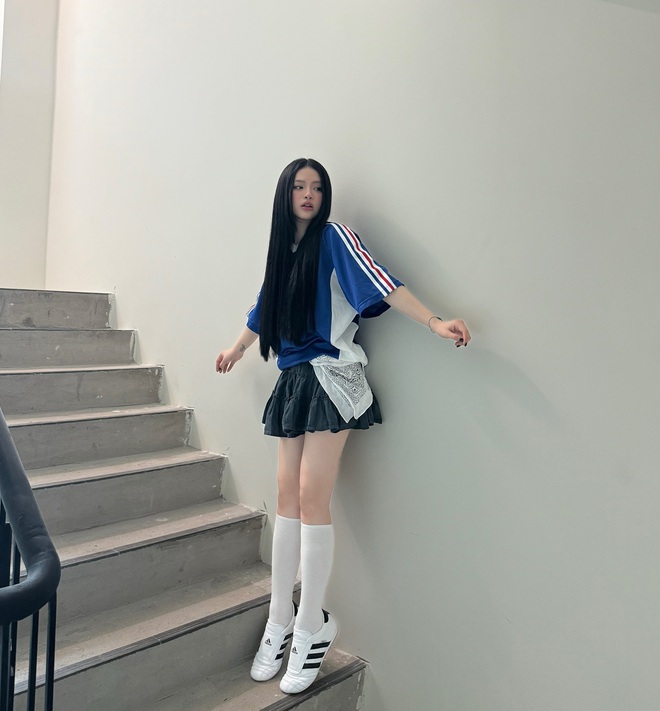 Đôi chân vô lý của Linh Ka- Ảnh 4. Đôi chân vô lý của Linh Ka- Ảnh 4.