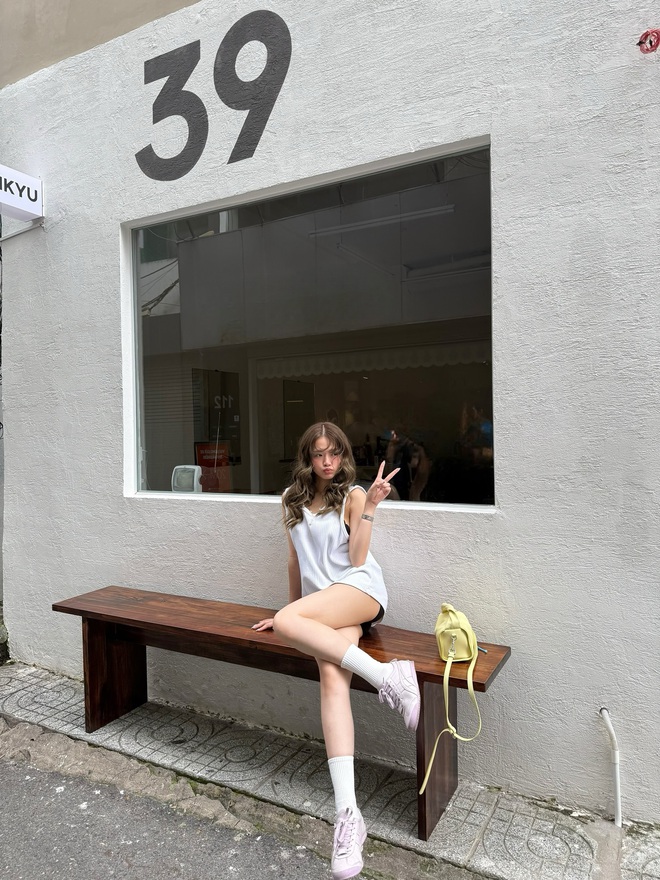 Đôi chân vô lý của Linh Ka- Ảnh 10. Đôi chân vô lý của Linh Ka- Ảnh 10.