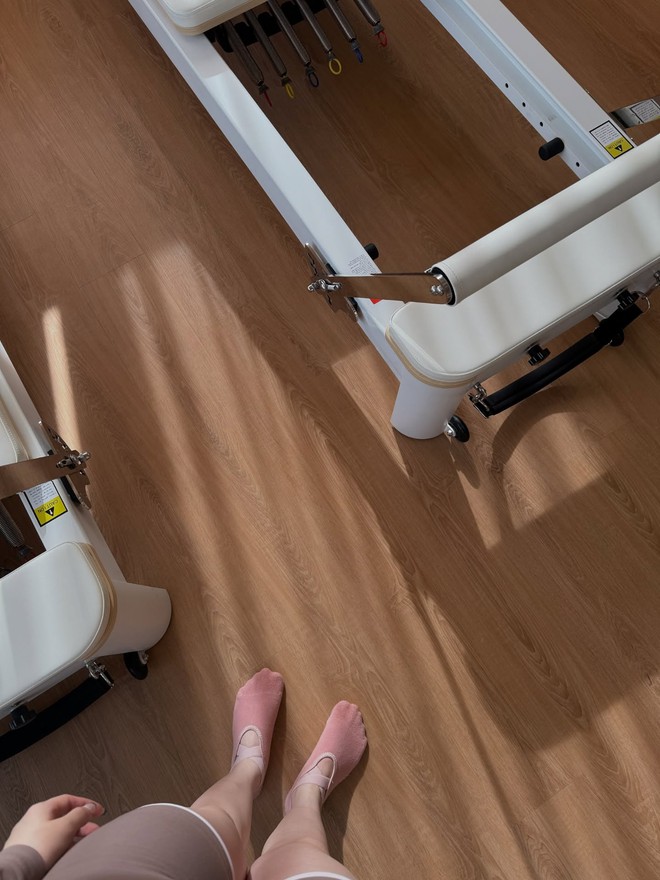 Đôi chân vô lý của Linh Ka- Ảnh 7. Đôi chân vô lý của Linh Ka- Ảnh 7.