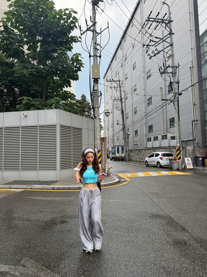 Đôi chân vô lý của Linh Ka- Ảnh 5. Đôi chân vô lý của Linh Ka- Ảnh 5.