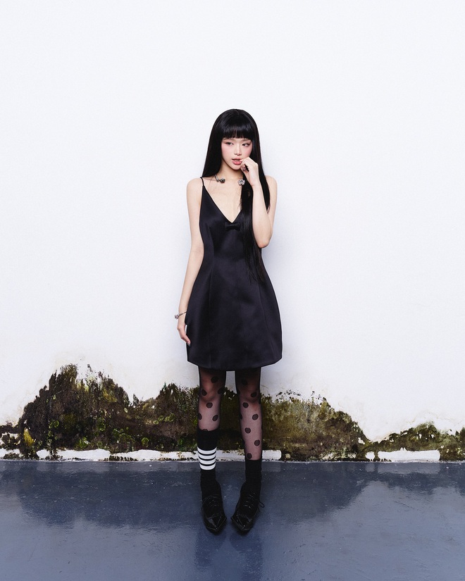 Đôi chân vô lý của Linh Ka- Ảnh 3. Đôi chân vô lý của Linh Ka- Ảnh 3.