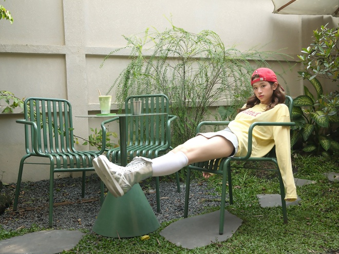 Đôi chân vô lý của Linh Ka- Ảnh 2. Đôi chân vô lý của Linh Ka- Ảnh 2.