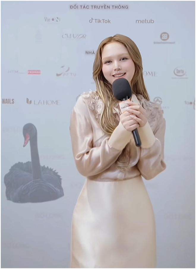 Hình ảnh mới nhất của Xoài Non gây giật mình- Ảnh 4. Hình ảnh mới nhất của Xoài Non gây giật mình- Ảnh 4.