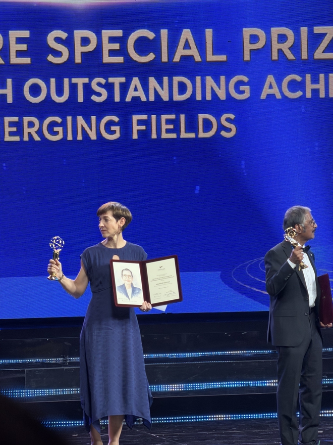 Các nữ bác học đẹp và ngầu như thế này đấy!- Ảnh 5. Các nữ bác học đẹp và ngầu như thế này đấy!- Ảnh 5.