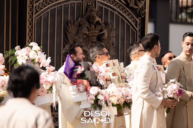 Đám cưới Tiên Nguyễn: Chú rể ngoại quốc mang sính lễ khủng cưới vợ, Linh Rin - Hà Tăng và dàn anh em nhà tỷ phú rần rần đổ bộ- Ảnh 7.