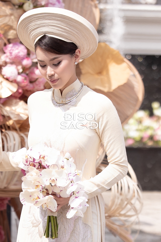 Toàn cảnh đám cưới xa hoa của Tiên Nguyễn: Cô dâu đeo kim cương, ngồi Rolls-Royce về nhà chồng, Hà Tăng và cả gia đình tỷ phú góp mặt!- Ảnh 10. Toàn cảnh đám cưới xa hoa của Tiên Nguyễn: Cô dâu đeo kim cương, ngồi Rolls-Royce về nhà chồng, Hà Tăng và cả gia đình tỷ phú góp mặt!- Ảnh 10.