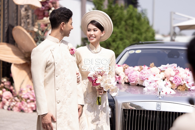 Toàn cảnh đám cưới xa hoa của Tiên Nguyễn: Cô dâu đeo kim cương, ngồi Rolls-Royce về nhà chồng, Hà Tăng và cả gia đình tỷ phú góp mặt!- Ảnh 9. Toàn cảnh đám cưới xa hoa của Tiên Nguyễn: Cô dâu đeo kim cương, ngồi Rolls-Royce về nhà chồng, Hà Tăng và cả gia đình tỷ phú góp mặt!- Ảnh 9.