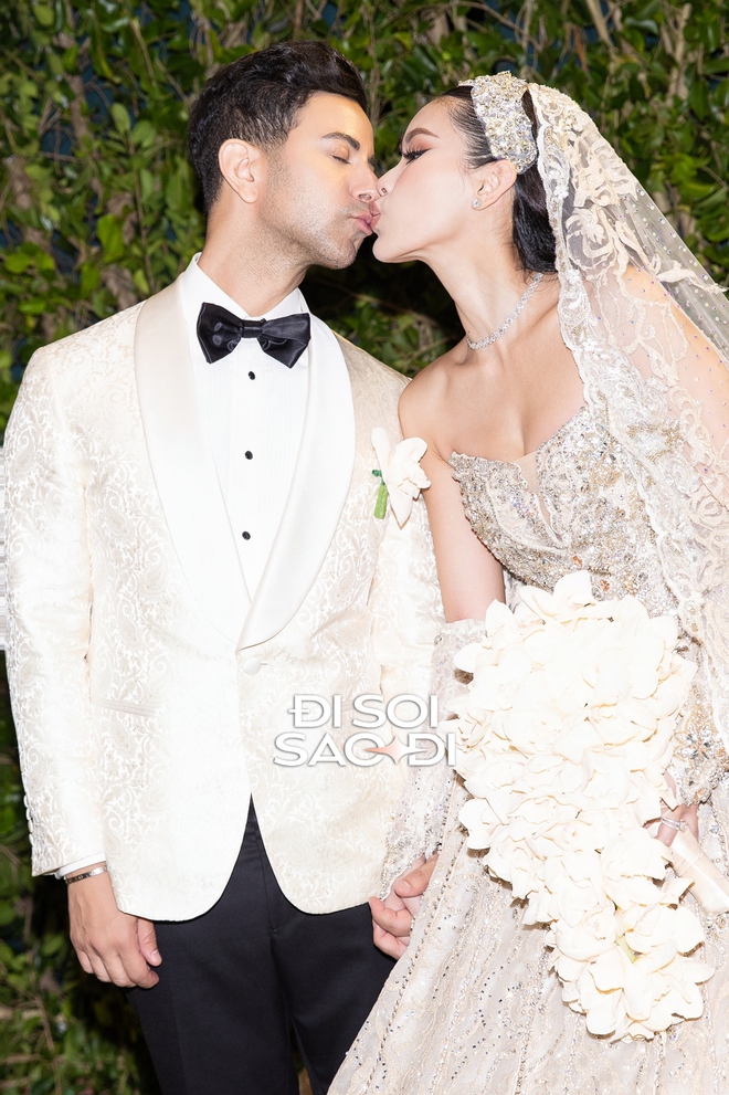 Trọn vẹn siêu lễ cưới của Tiên Nguyễn và chồng gốc Dubai: Dâu rể gấp đôi visual, gia đình tỷ phú đến dàn khách mời "quá vuýp"!- Ảnh 4. Trọn vẹn siêu lễ cưới của Tiên Nguyễn và chồng gốc Dubai: Dâu rể gấp đôi visual, gia đình tỷ phú đến dàn khách mời "quá vuýp"!- Ảnh 4.