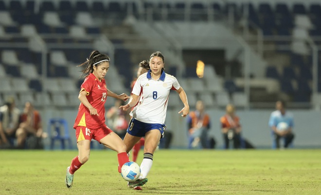 Tuyển nữ Việt Nam thua nghiệt ng&atilde; Philippines ph&uacute;t b&ugrave; giờ tại SEA Games 33- Ảnh 3.