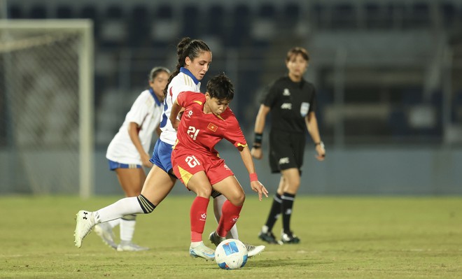 Tuyển nữ Việt Nam thua nghiệt ng&atilde; Philippines ph&uacute;t b&ugrave; giờ tại SEA Games 33- Ảnh 2.