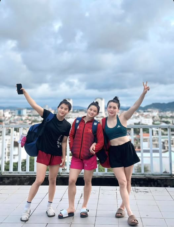 3 chị em ruột ở Huế cùng đi thi vật tại SEA Games 33, một người được Chủ tịch nước trao tặng Huân chương- Ảnh 15. 3 chị em ruột ở Huế cùng đi thi vật tại SEA Games 33, một người được Chủ tịch nước trao tặng Huân chương- Ảnh 15.