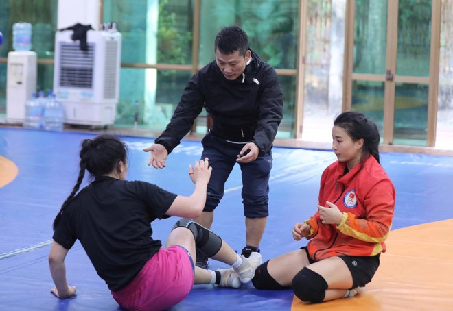 3 chị em ruột ở Huế cùng đi thi vật tại SEA Games 33, một người được Chủ tịch nước trao tặng Huân chương- Ảnh 7. 3 chị em ruột ở Huế cùng đi thi vật tại SEA Games 33, một người được Chủ tịch nước trao tặng Huân chương- Ảnh 7.