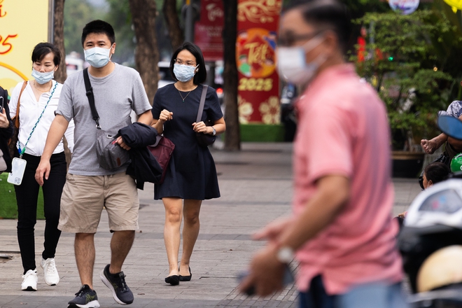 TP.HCM những ngày qua: Cả công ty nghỉ làm đi tiêm cúm, người dân đeo khẩu trang mọi nơi- Ảnh 9.