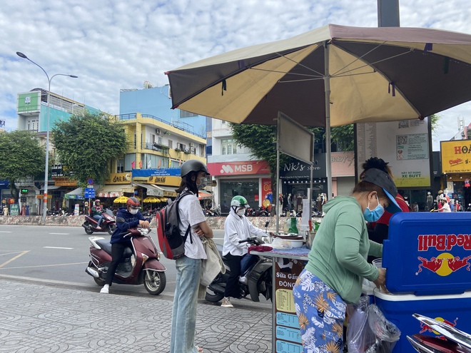 Xe cà phê nhỏ của hai mẹ con và điều kỳ diệu giữa lòng Sài Gòn: "Thôi cứ cho đi, đã cái nư của mình đã"- Ảnh 3.