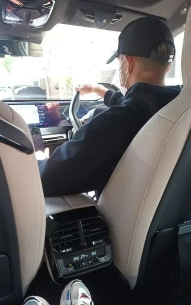Diễn viên Thẩm Chấn Hiên làm tài xế taxi- Ảnh 1. Diễn viên Thẩm Chấn Hiên làm tài xế taxi- Ảnh 1.