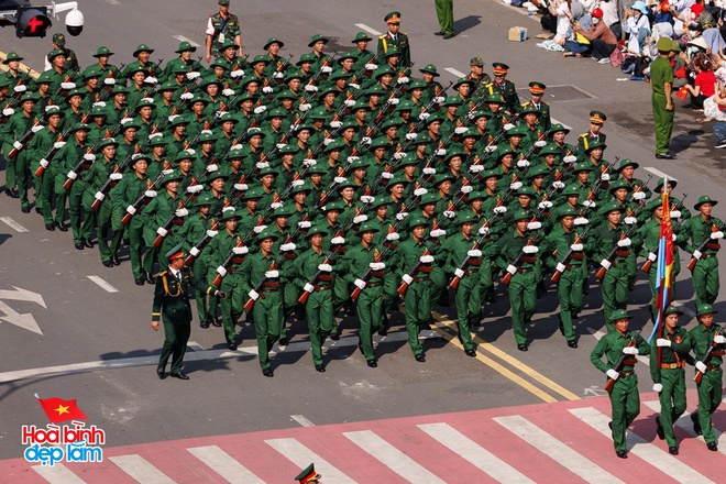 Tuyệt đối mãn nhãn với những "họa tiết sống" độc bản từ các khối diễu binh, diễu hành trong buổi tổng duyệt đại lễ 30/4- Ảnh 3.