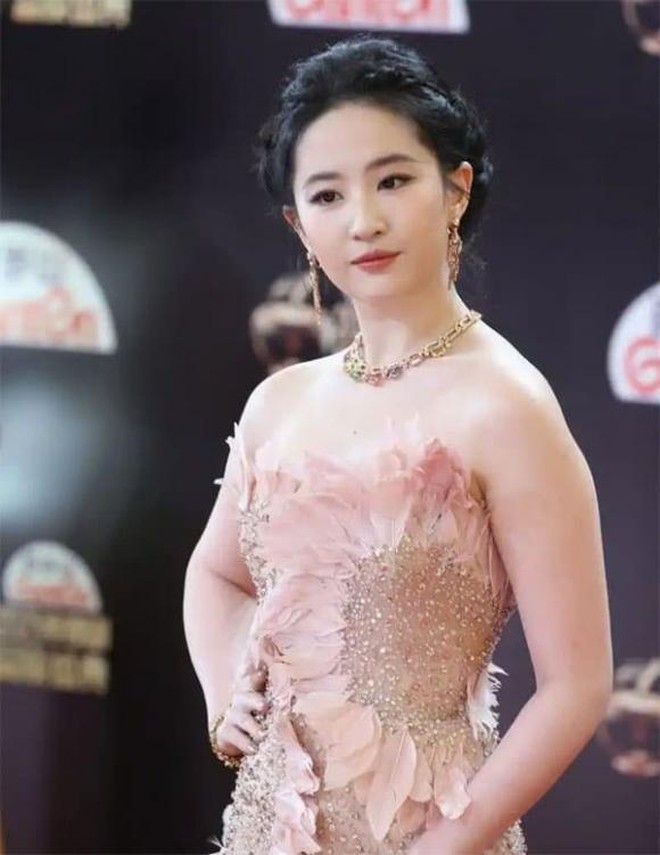 "Thần tiên tỷ tỷ" Lưu Diệc Phi hay bị soi đủ thứ, riêng có điểm này lại không chê vào đâu được- Ảnh 2.