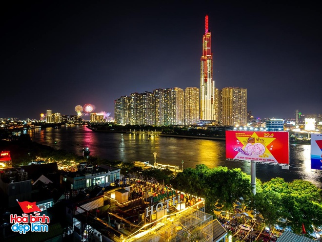 Nhìn lại 24 giờ đáng nhớ trong ngày 30/4 ở TP.HCM: Khi cả thành phố sống trọn một ngày lịch sử- Ảnh 30.