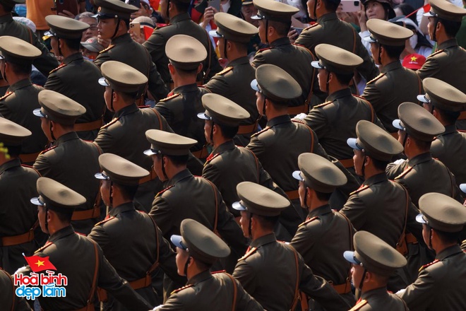 Nhìn lại 24 giờ đáng nhớ trong ngày 30/4 ở TP.HCM: Khi cả thành phố sống trọn một ngày lịch sử- Ảnh 23.